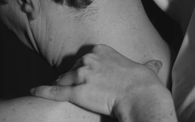 Los hombros hacia adelante y la cervicalgia